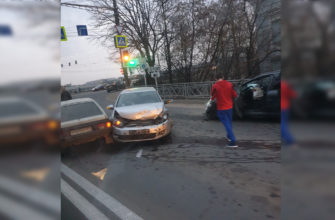 Столкновение 3-х автомобилей на Витебском шоссе в Смоленске затруднило проезд транспорта