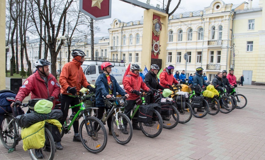 В Смоленске встретили участников всероссийского пробега «РоссиЯ—2021»