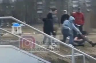 Подростки избили сверстника около торгового центра в Смоленске
