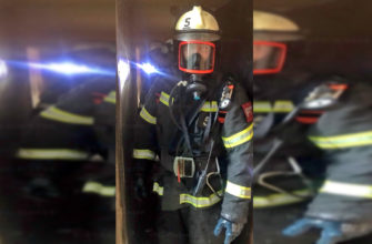 Двух человек спасли из горящей квартиры на улице Твардовского в Смоленске