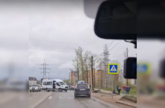 В Смоленске водитель маршрутки столкнулся с мотоциклистом