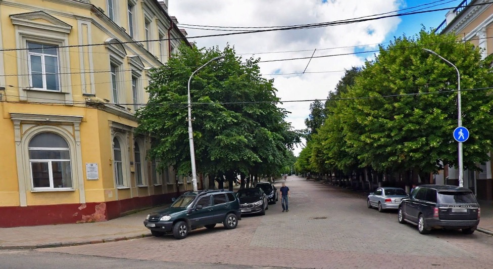 Пешеходную часть улицы Ленина в Смоленске признали аварийной