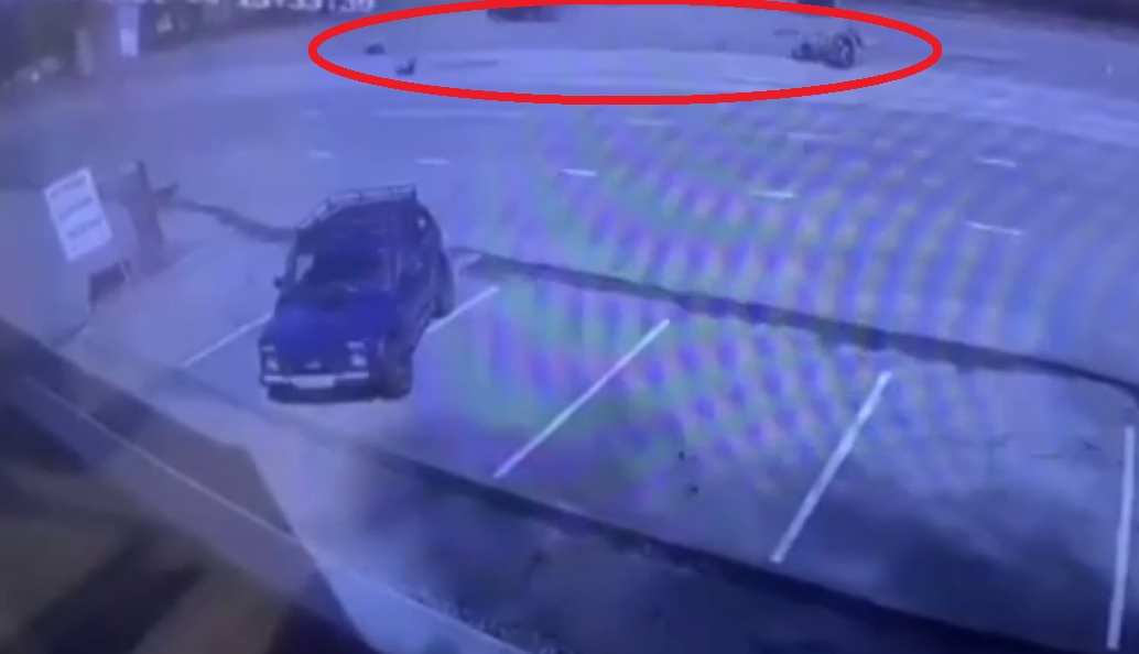В Сети появилось видео с момента страшной аварии с участием мотоцикла