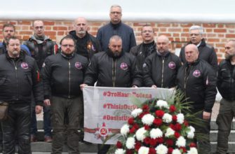 Словацкие байкеры возложили цветы к Вечному огню в Смоленске