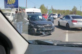 Два автомобиля столкнулись на въезде в Смоленск