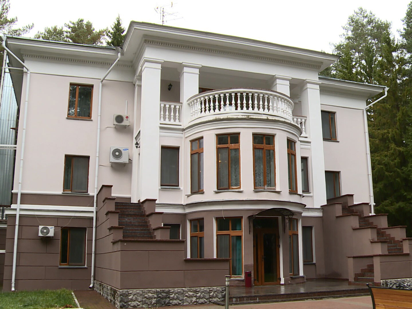 резиденция губернатора Островского