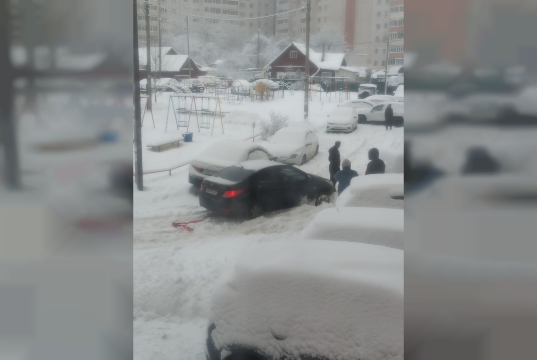 Снегопад в Смоленске обернулся авариями и пробками