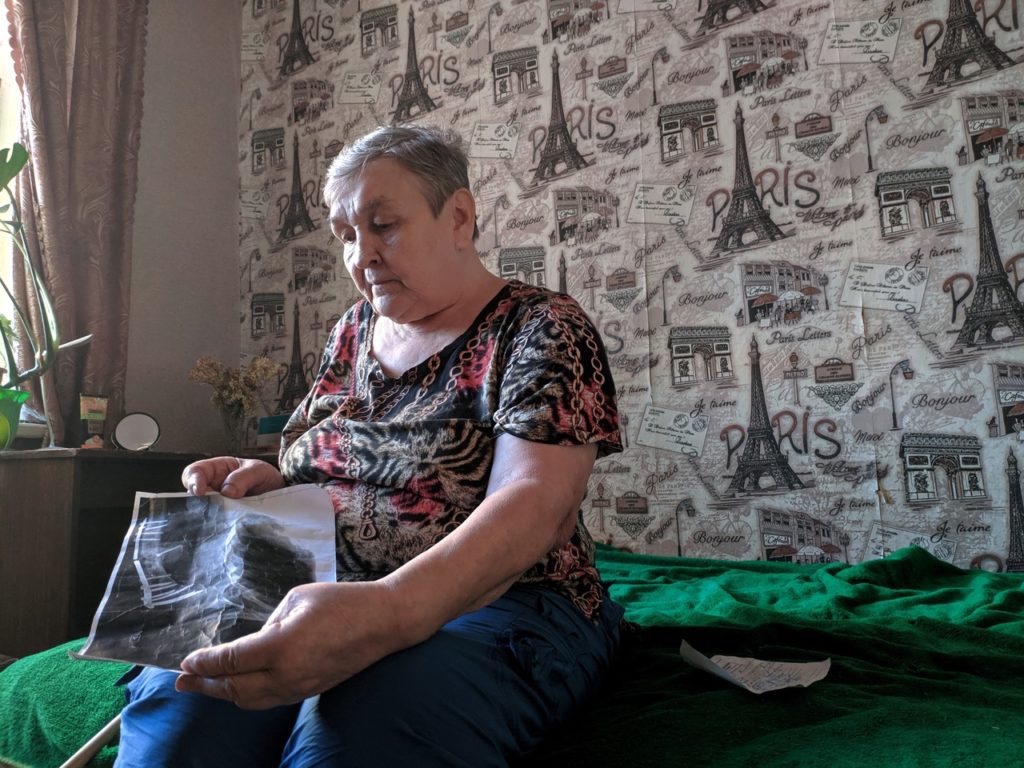 Ветеран труда из Смоленска два месяца мучается в ожидании сложной операции