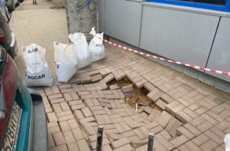 улица Октябрьской Революции, брусчатка, яма, провал