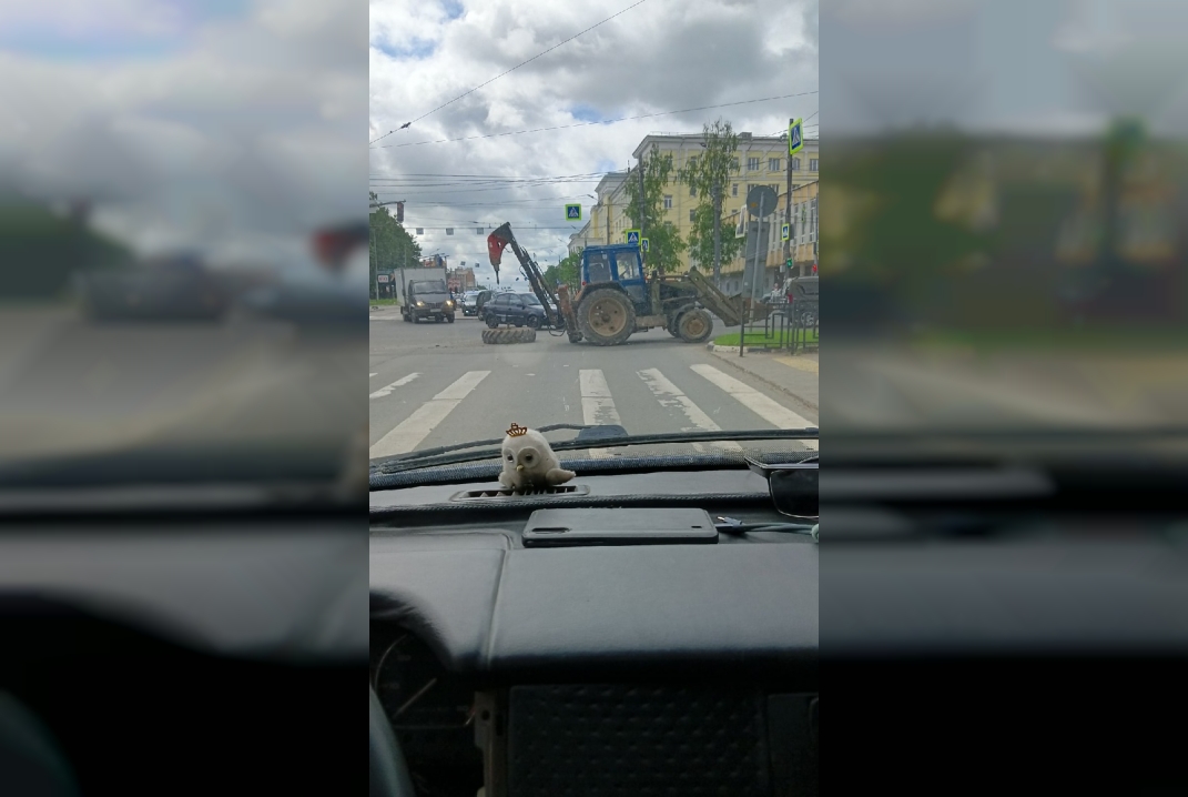 трактор потерял колесо на Медгородке