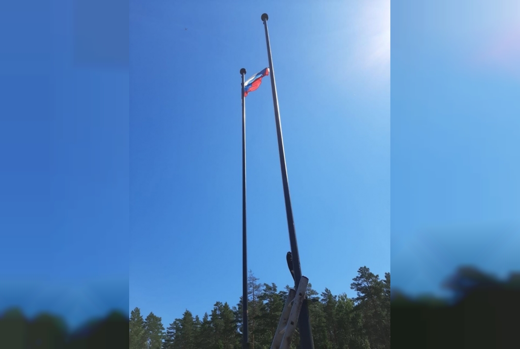 Флаг, мемориал Катынь
