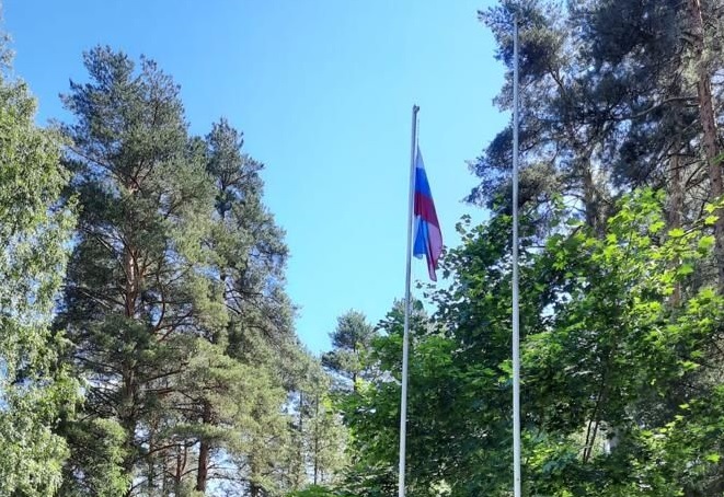 Флаг, мемориал Катынь