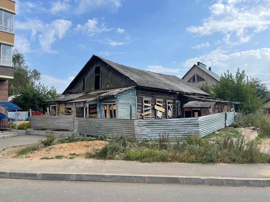 В Смоленске пристанище бомжей принадлежит скандальному застройщику