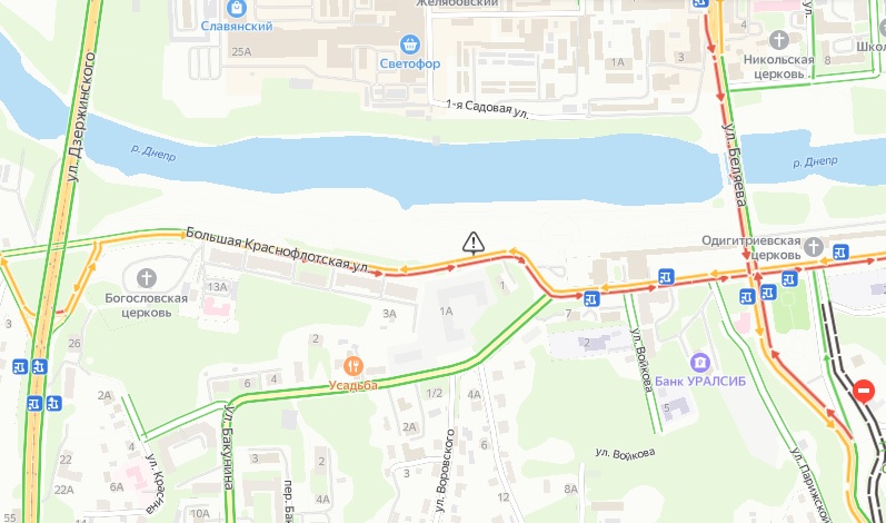 ДТП перекрыло движение возле набережной в Смоленске