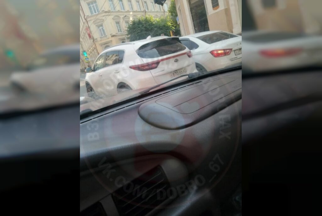 Два автомобиля парализовали движение по Большой Советской улице
