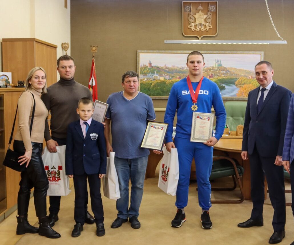 Смоленский самбист-чемпион вернулся на родину из Еревана