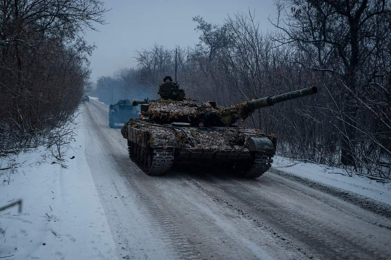 Танк Т-72 Украины наступает