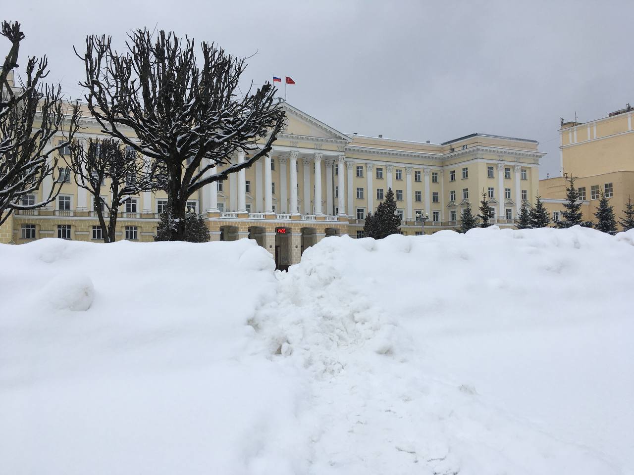 администрация Смоленской области, снег