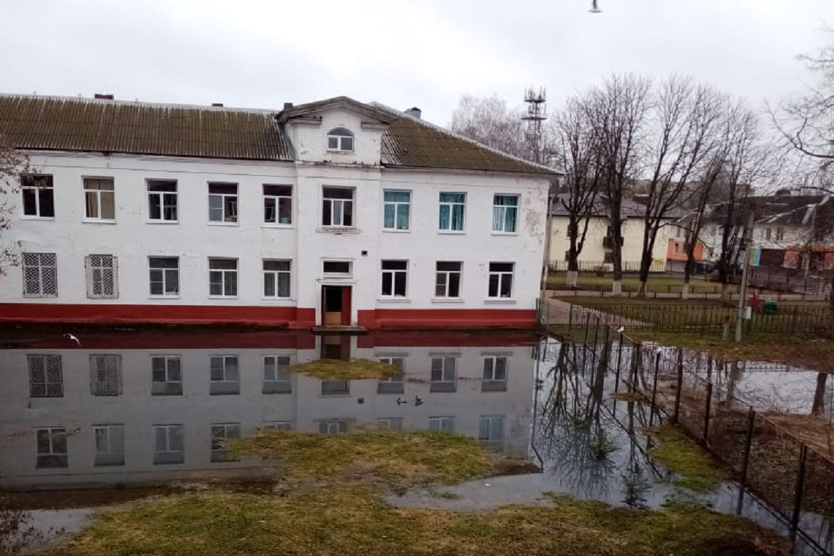 Городские ливневки приблизили Сафоново к морю