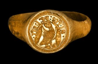 Золотое кольцо XIV века