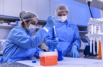 Вирусологи