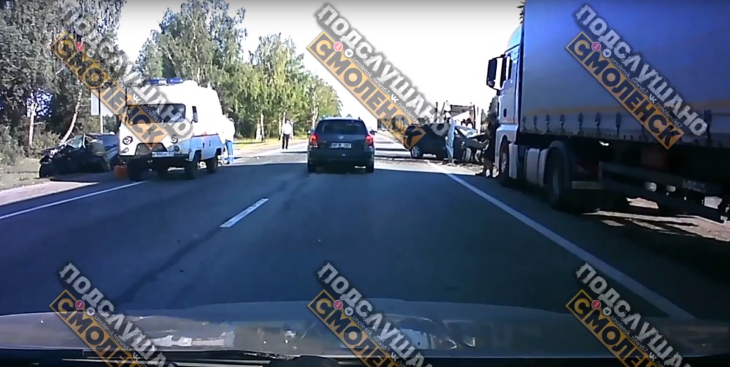 Две легковушки разбились возле Шаталово в Смоленской области