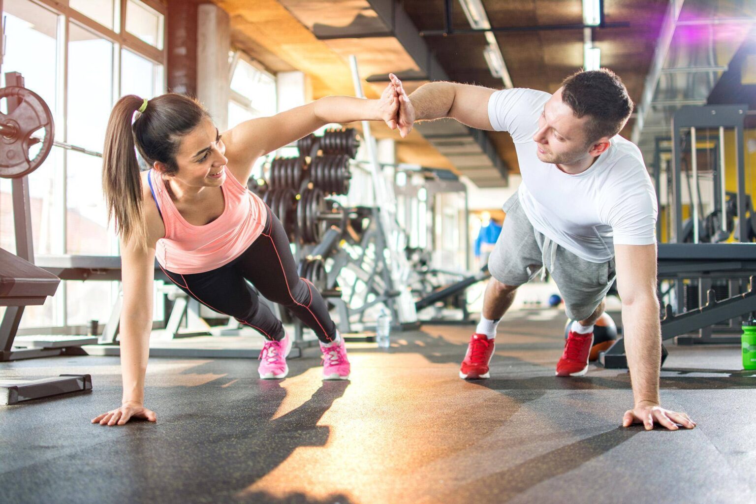 Morning gym. Спортивные упражнения. Занятия в зале. Тренировка в зале. Занятия спортом в спортзале.