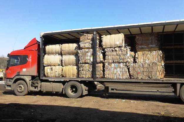 Смоленские таможенники не дали России погрязнуть более чем в тысяче тонн отходов