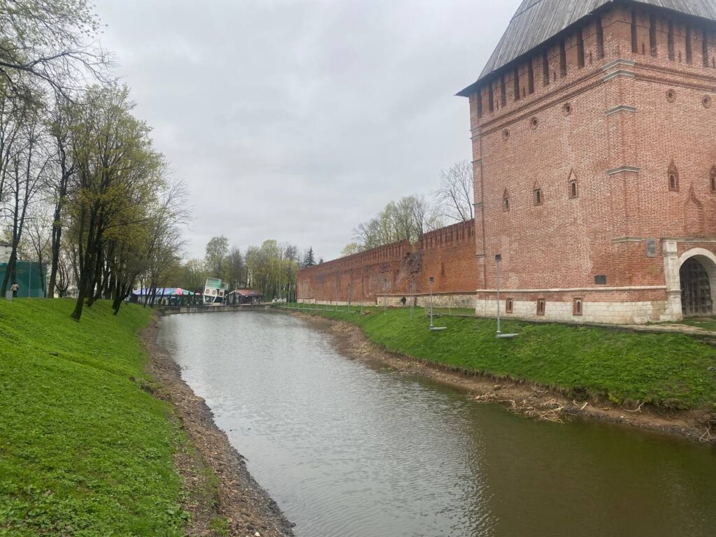 В Смоленске обрушился участок крепостной стены