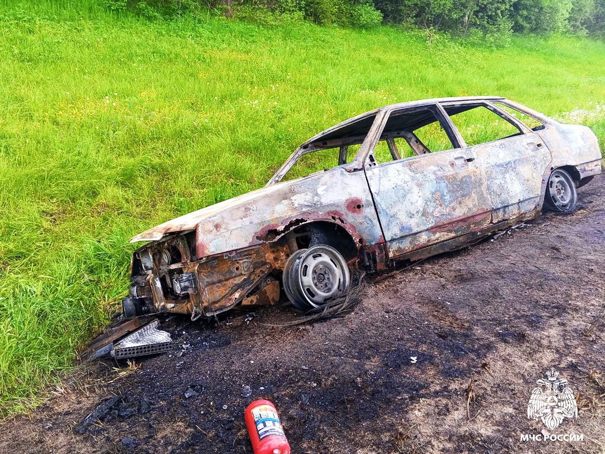 На Смоленщине за сутки две машины выгорели до основания