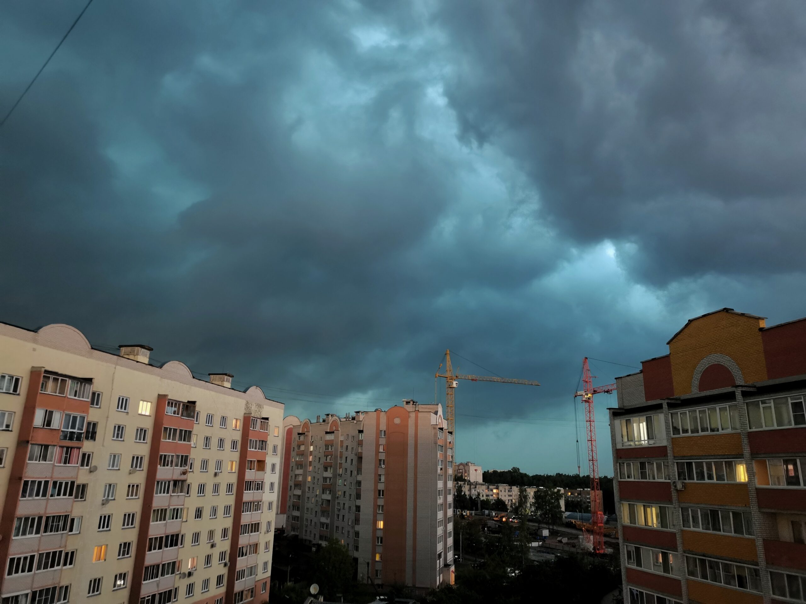 Непогода оставила центральные улицы Смоленска без воды