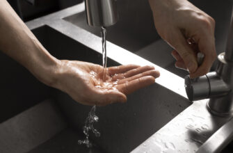 мыть руки вода кран