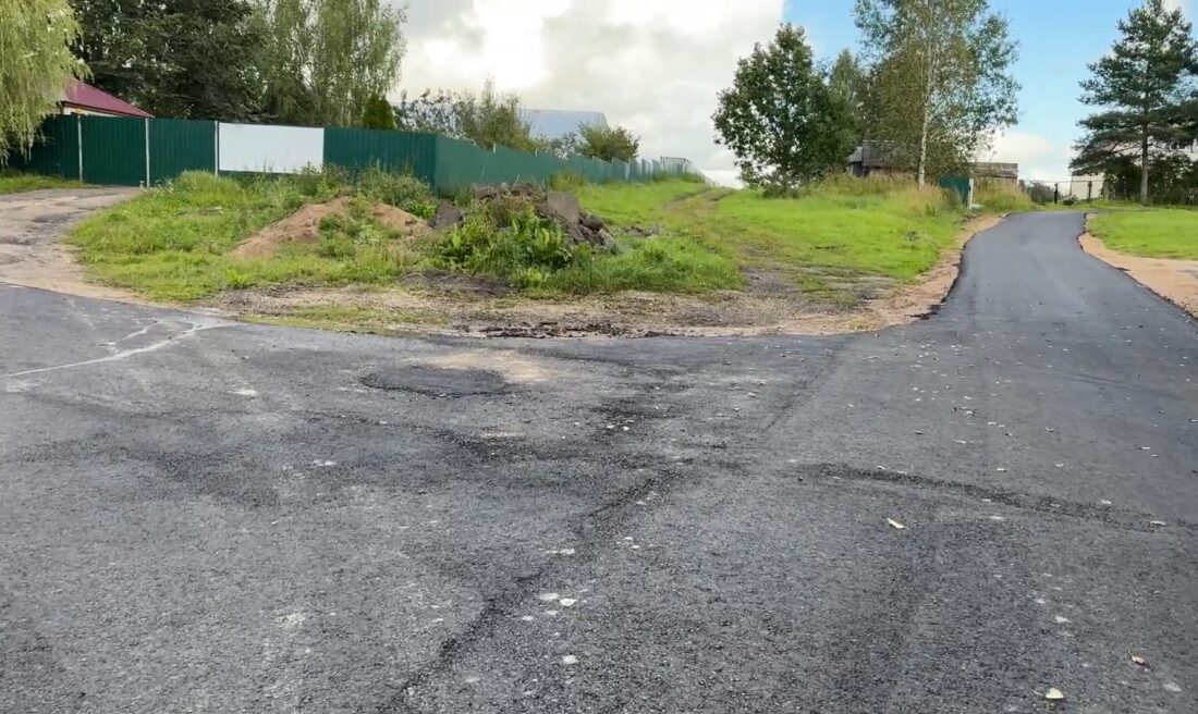 Администрация муниципального округа пытается обязать подрядчика уложить асфальт заново